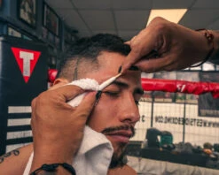 TITLE Boxing Ultra Absorbent Corner Swabs (30 Pack) -TITLE Boxing Shop CBS3 1 6c617d98 46d6 4c5a b5ae 1d88b9e13c0b