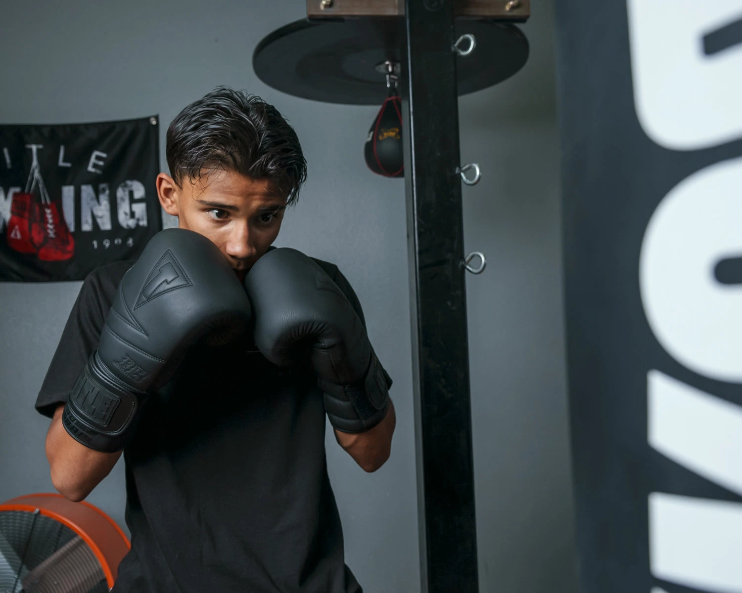 TITLE Black Bolstered Leather Bag Gloves 7 TITLE Black Bolstered Leather Bag Gloves - Image 7