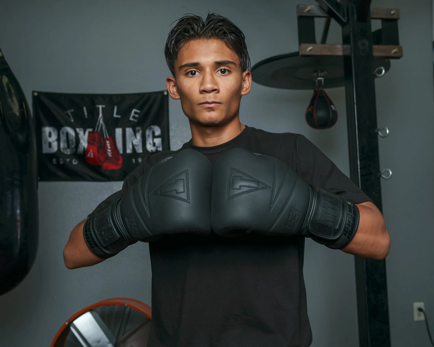 TITLE Black Bolstered Leather Bag Gloves 2 TITLE Black Bolstered Leather Bag Gloves - Image 2