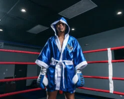 TITLE Boxing Pro Fingertip Robe 2.0 -TITLE Boxing Shop TSRF2BLWH 1