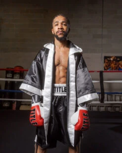 TITLE Boxing Fingertip Robe 22 TITLE Boxing Fingertip Robe -TITLE Boxing Shop TSRFBKWH 1