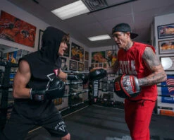 TITLE Boxing Valiant Punch Mitts -TITLE Boxing Shop VLTPMBKSV 1