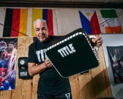 TITLE Boxing Square Punch & Kick Shield -TITLE Boxing Shop pshsq bk wh 1