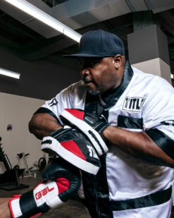 TITLE Boxing Aerovent Excel Incredi-Mitts 2.0 19 TITLE Boxing Aerovent Excel Incredi-Mitts 2.0 -TITLE Boxing Shop taepm2 bk rd wh 1